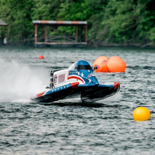 Anyone else make the @powerboatnationals in #Branson today? 

Scroll to the end for eye candy 😍

#discoverbranson #bransonmissouri #boatracing #powerboatnationals #photography #racing #sonyalpha